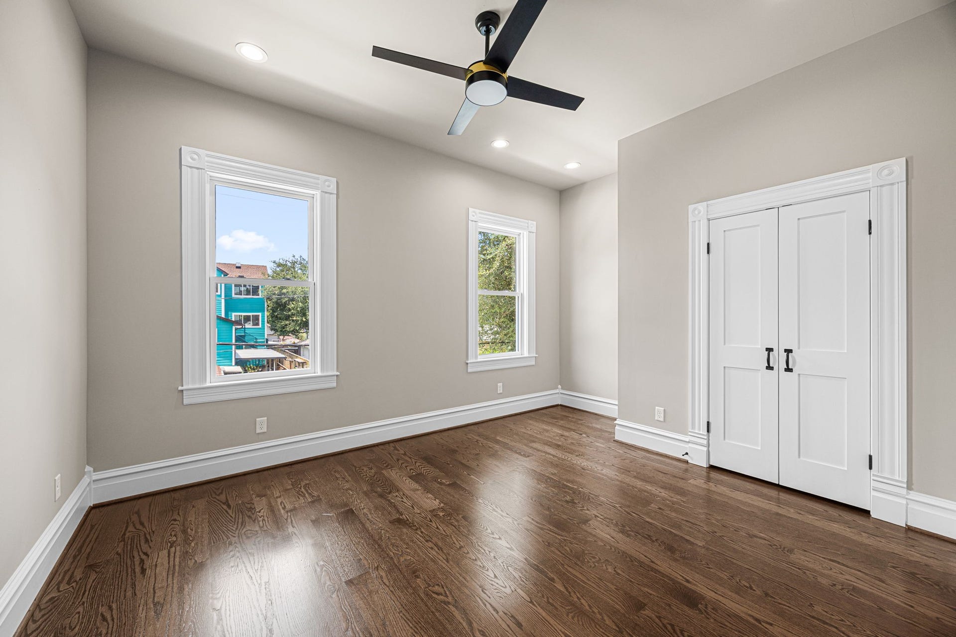 Upstairs secondary bedroom (front).