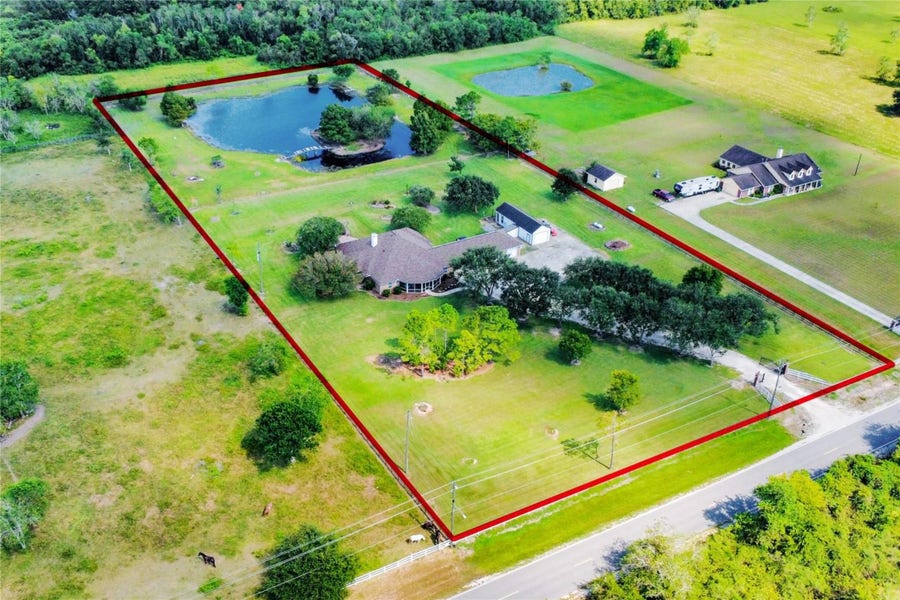 Property photo for 7511 County Road 511, Rosharon, TX