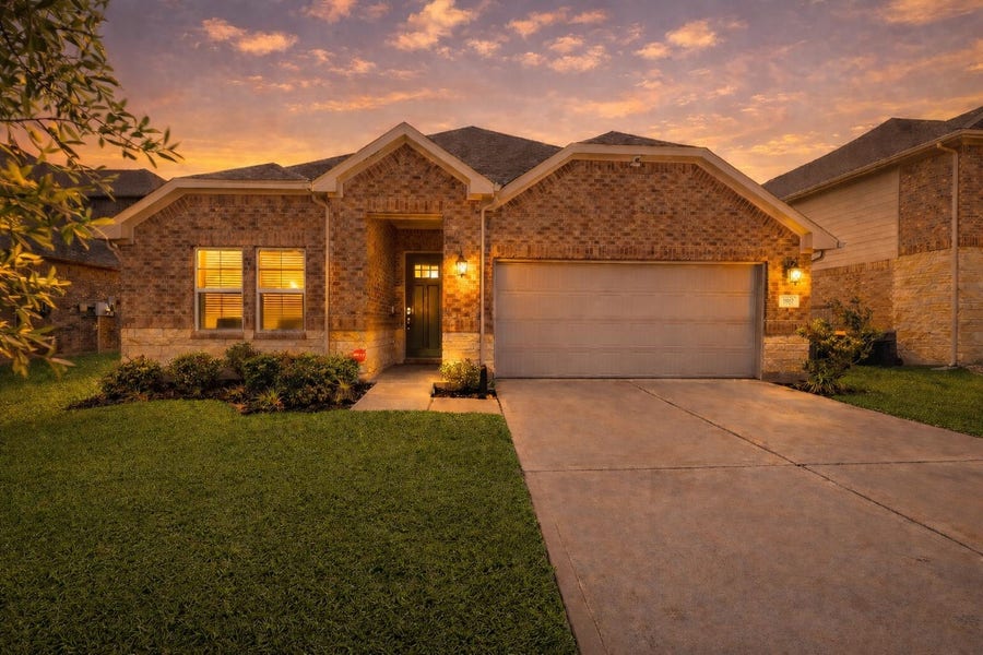 Property photo for 1917 Canyon Live Oak Street, Conroe, TX