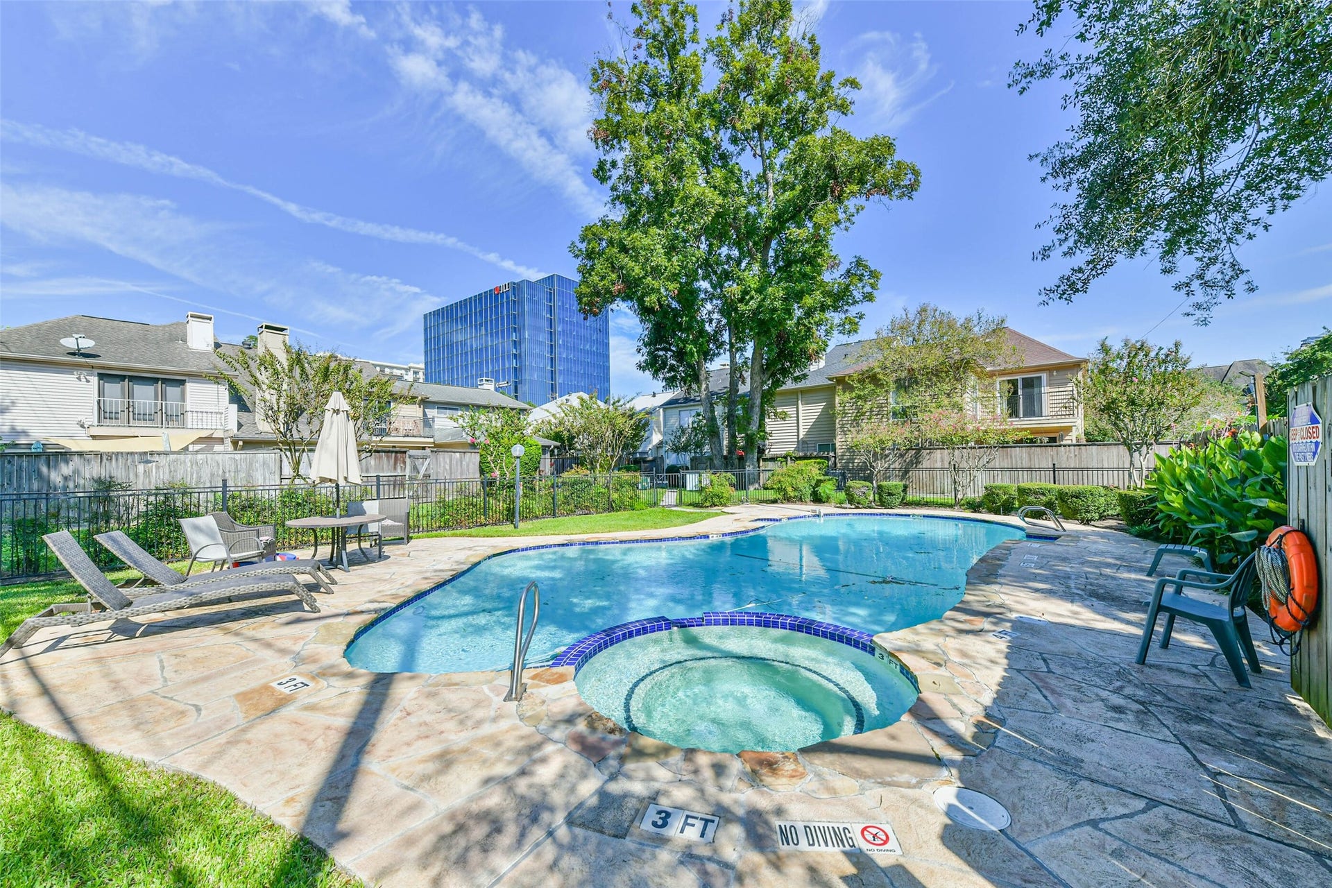 From this angle you can see there is also a hot tub!