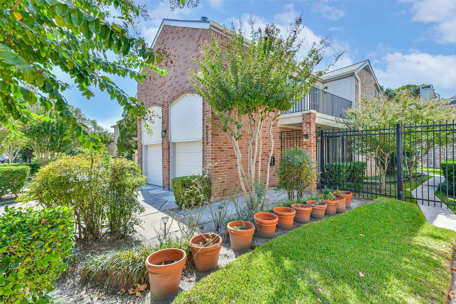 This beautifully updated 2 bedroom, 2.5 bath home is for rent in the Royal Oaks area.