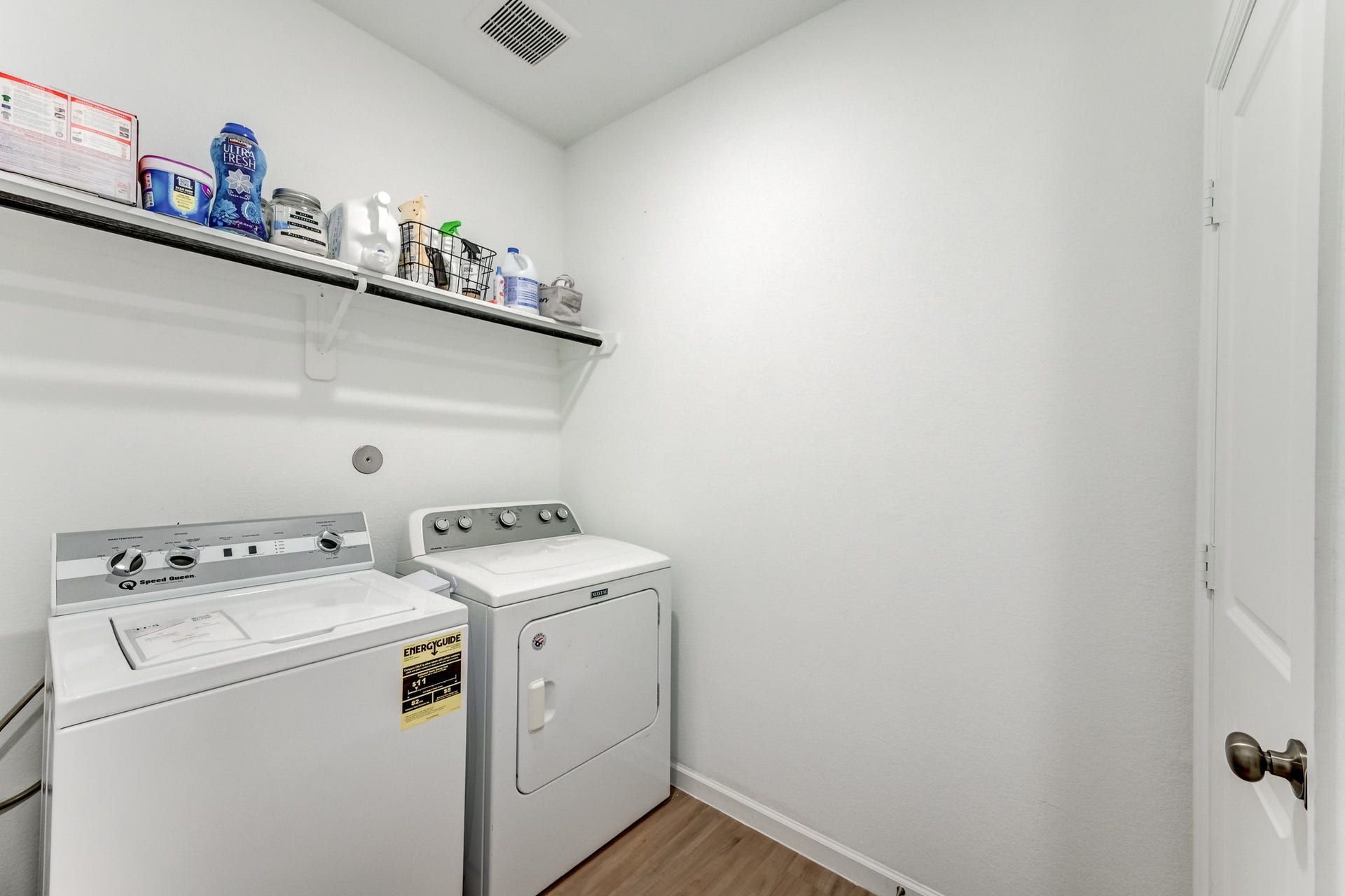 20901 Cropani Shadow Drive, New Caney, TX 77357 Laundry room