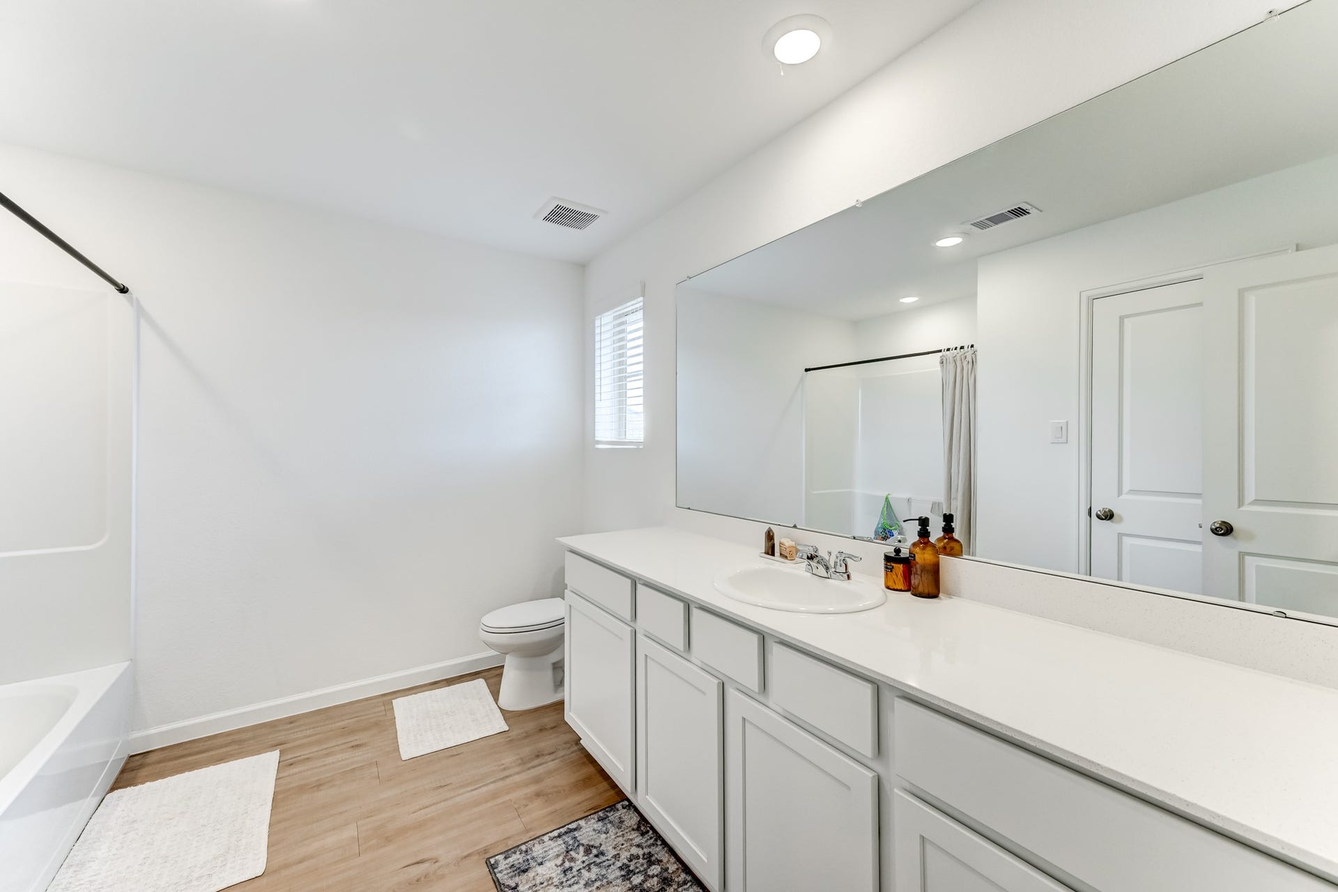 20901 Cropani Shadow Drive, New Caney, TX 77357 Hall bathroom