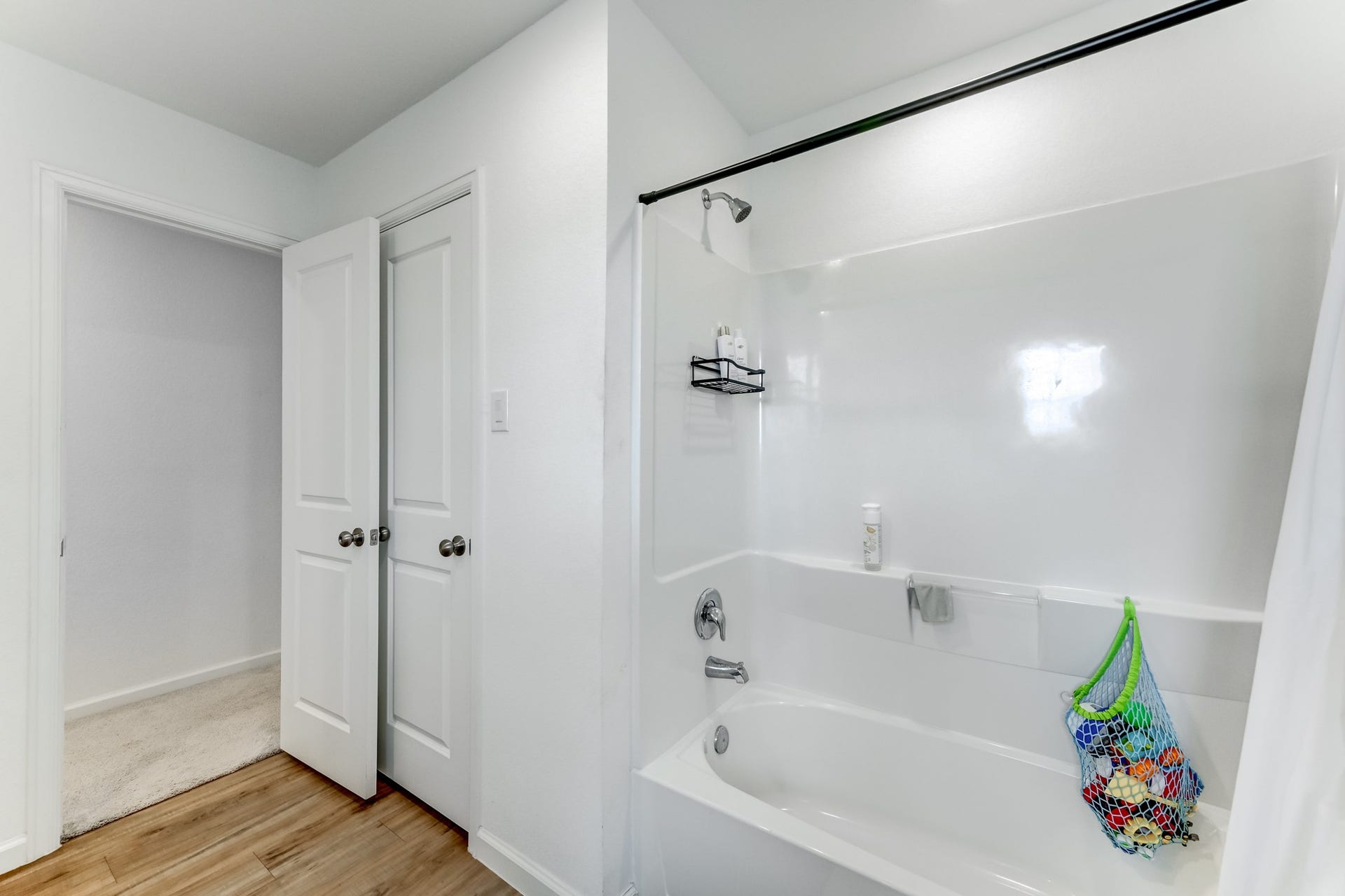 20901 Cropani Shadow Drive, New Caney, TX 77357 Hall bathroom