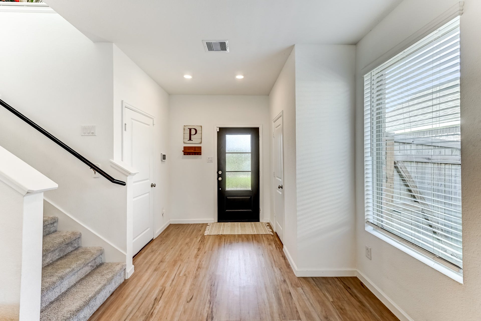 20901 Cropani Shadow Drive, New Caney, TX 77357 Foyer