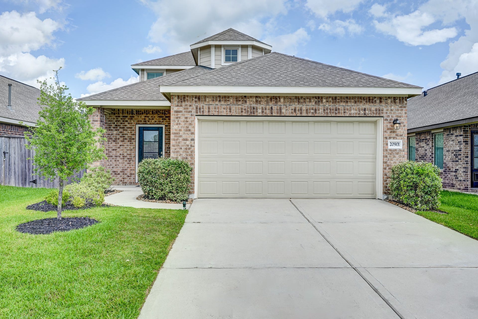 20901 Cropani Shadow Drive, New Caney, TX 77357 Welcome home