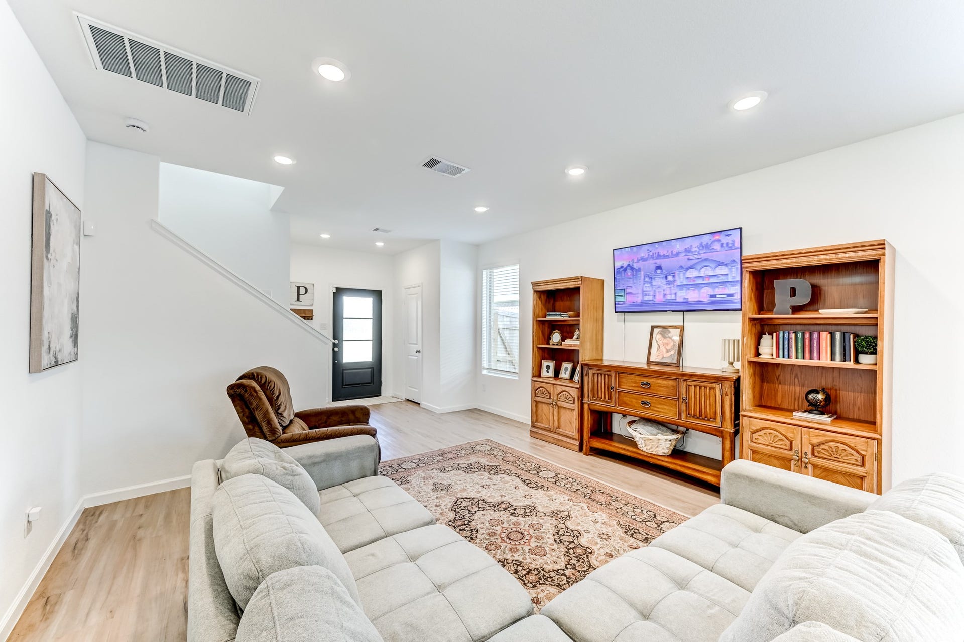 20901 Cropani Shadow Drive, New Caney, TX 77357 Living room