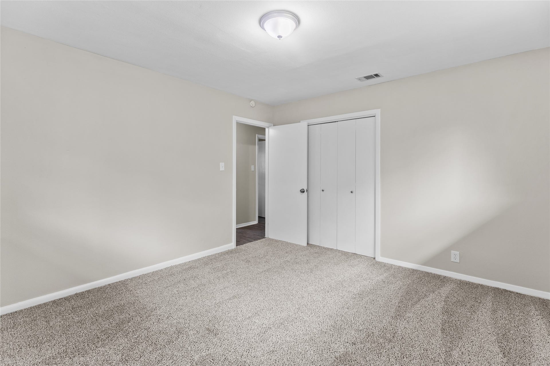 7 Richards Courts, La Marque, TX 77568 7 Richards Courts, La Marque, TX 77568