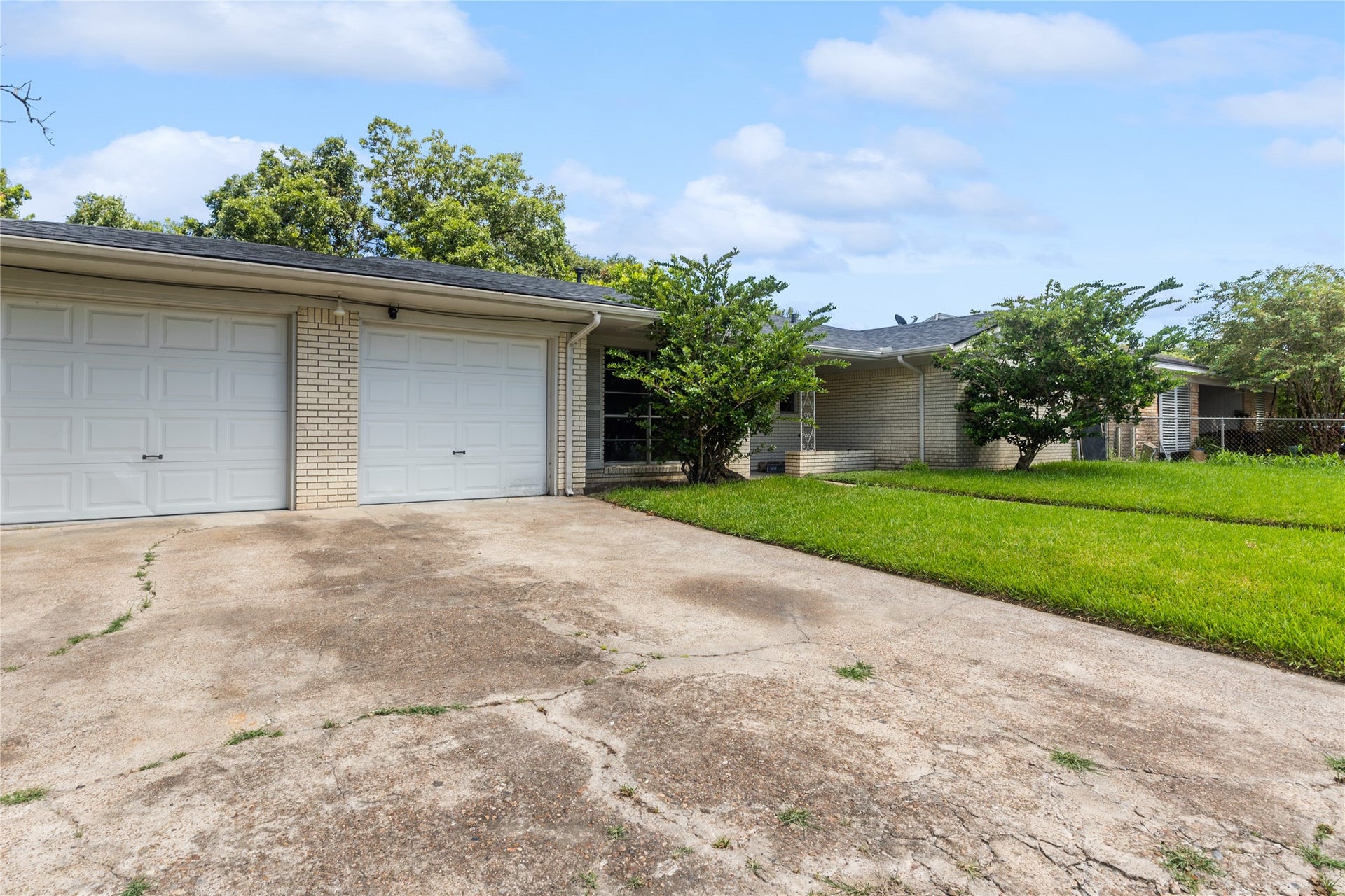 7 Richards Courts, La Marque, TX 77568 7 Richards Courts, La Marque, TX 77568