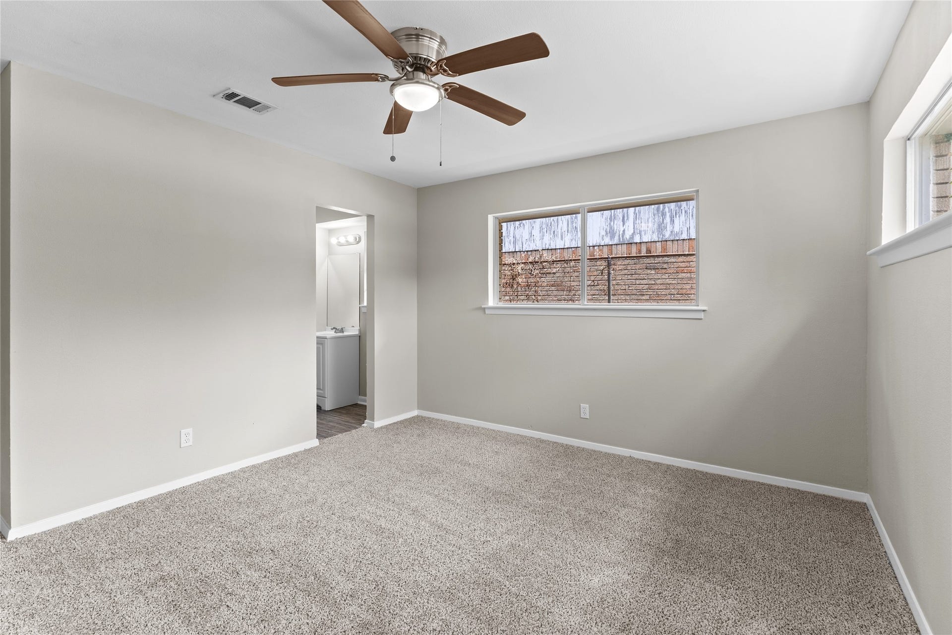 7 Richards Courts, La Marque, TX 77568 7 Richards Courts, La Marque, TX 77568