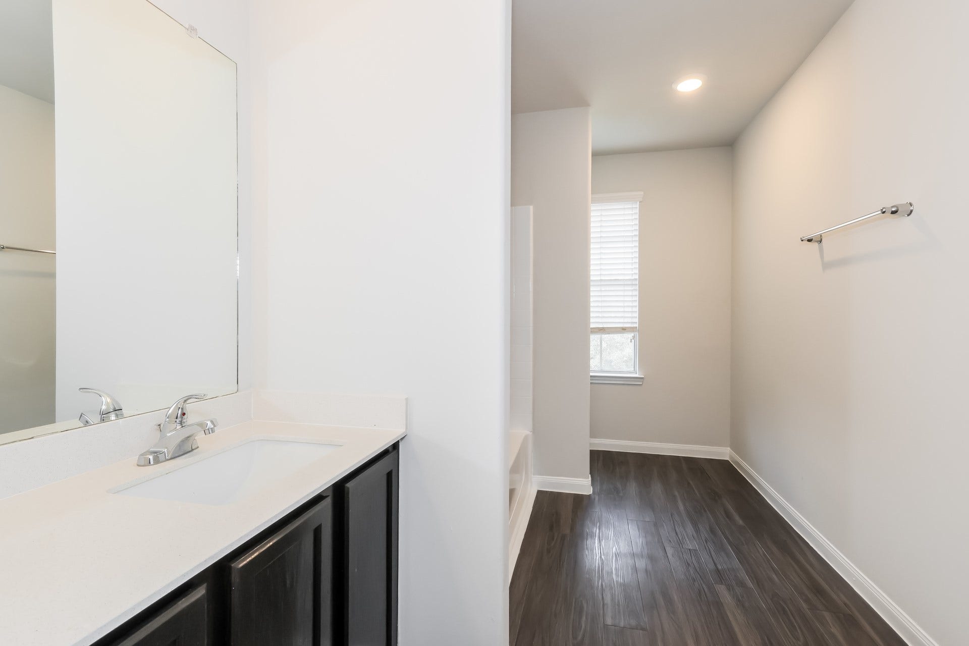 2442 Peterborough Way, Houston, TX 77073 Photos may be representative of the floor plan and not the exact home. Finishes, layout, and features of the actual property for lease may vary.