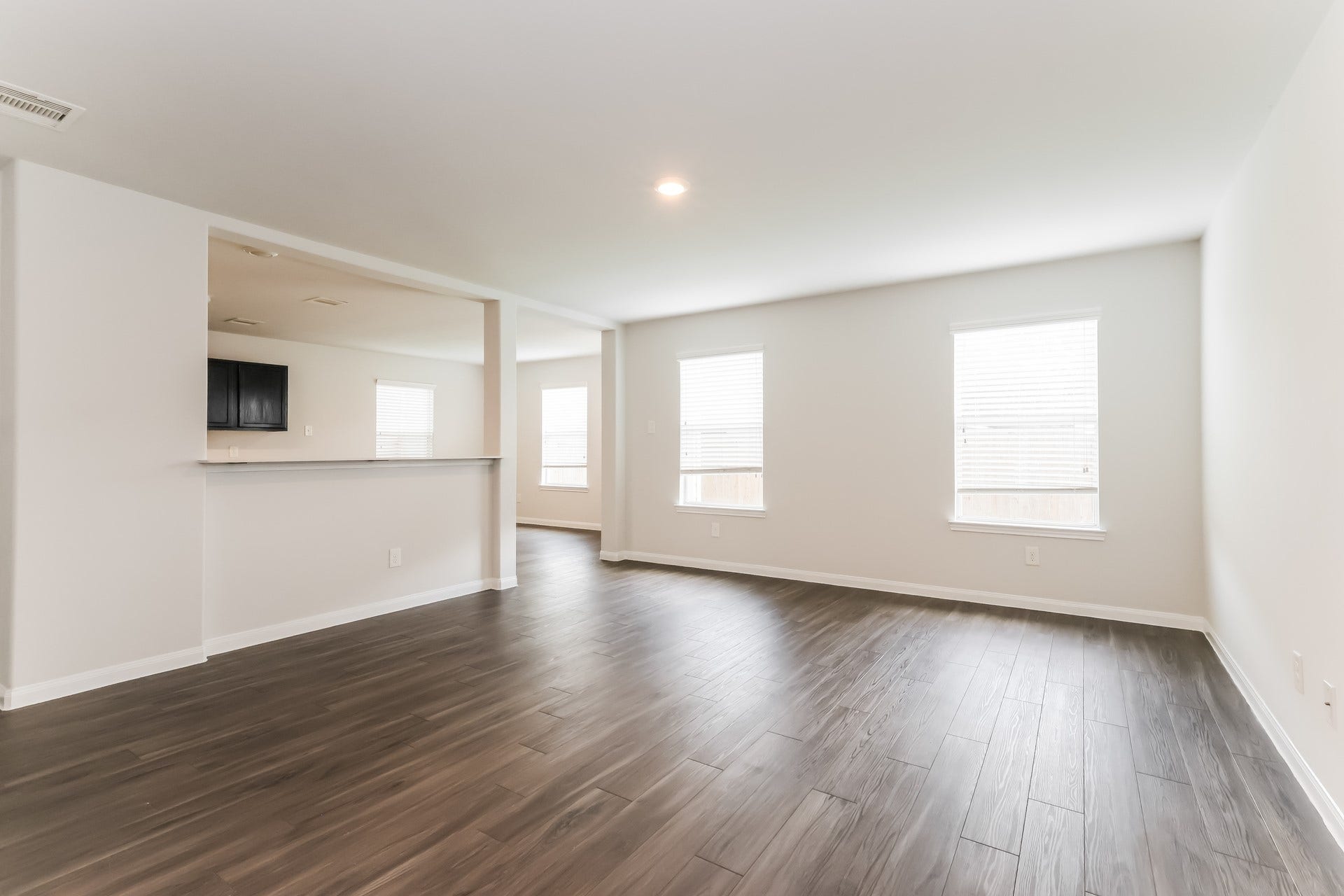 2442 Peterborough Way, Houston, TX 77073 Photos may be representative of the floor plan and not the exact home. Finishes, layout, and features of the actual property for lease may vary.
