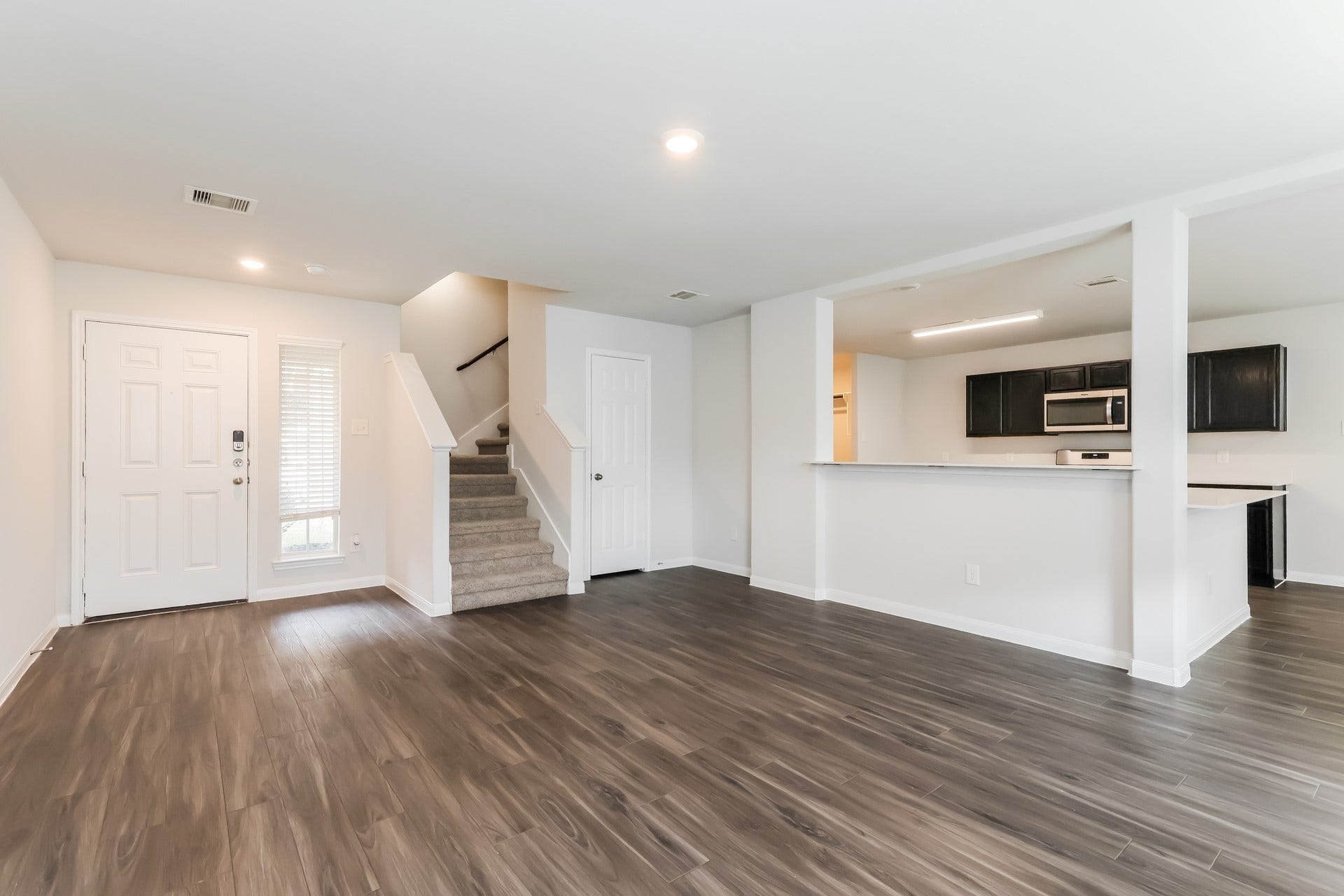 2442 Peterborough Way, Houston, TX 77073 Photos may be representative of the floor plan and not the exact home. Finishes, layout, and features of the actual property for lease may vary.
