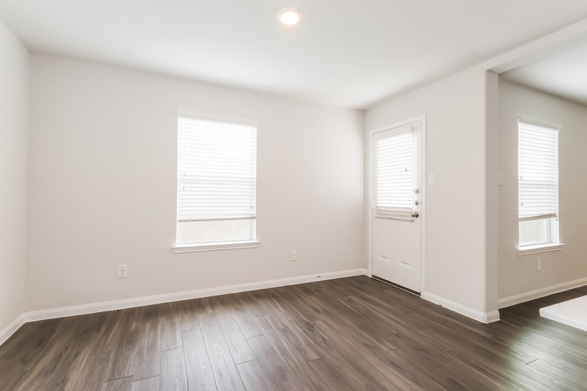 2442 Peterborough Way, Houston, TX 77073 Photos may be representative of the floor plan and not the exact home. Finishes, layout, and features of the actual property for lease may vary.