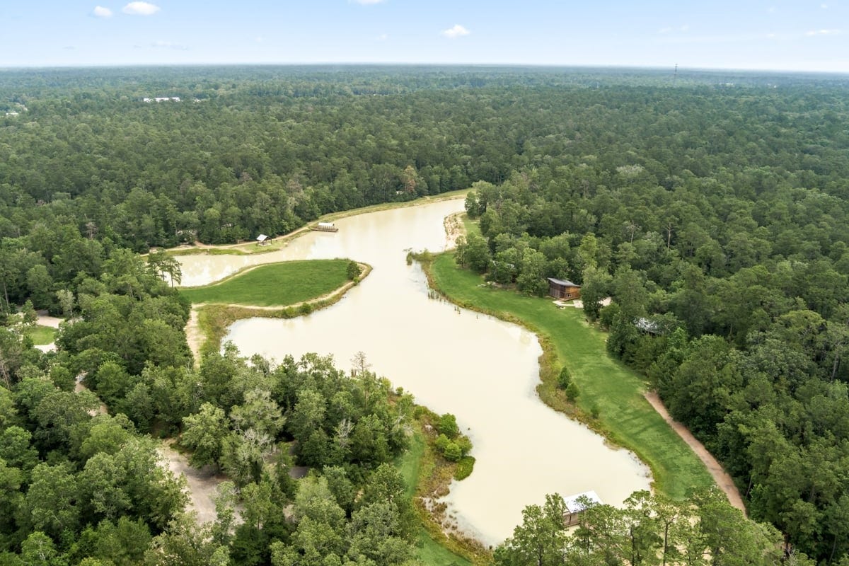1511 Creek Point Drive, Crosby, TX 77532 Close to Lake Houston Wilderness Park.