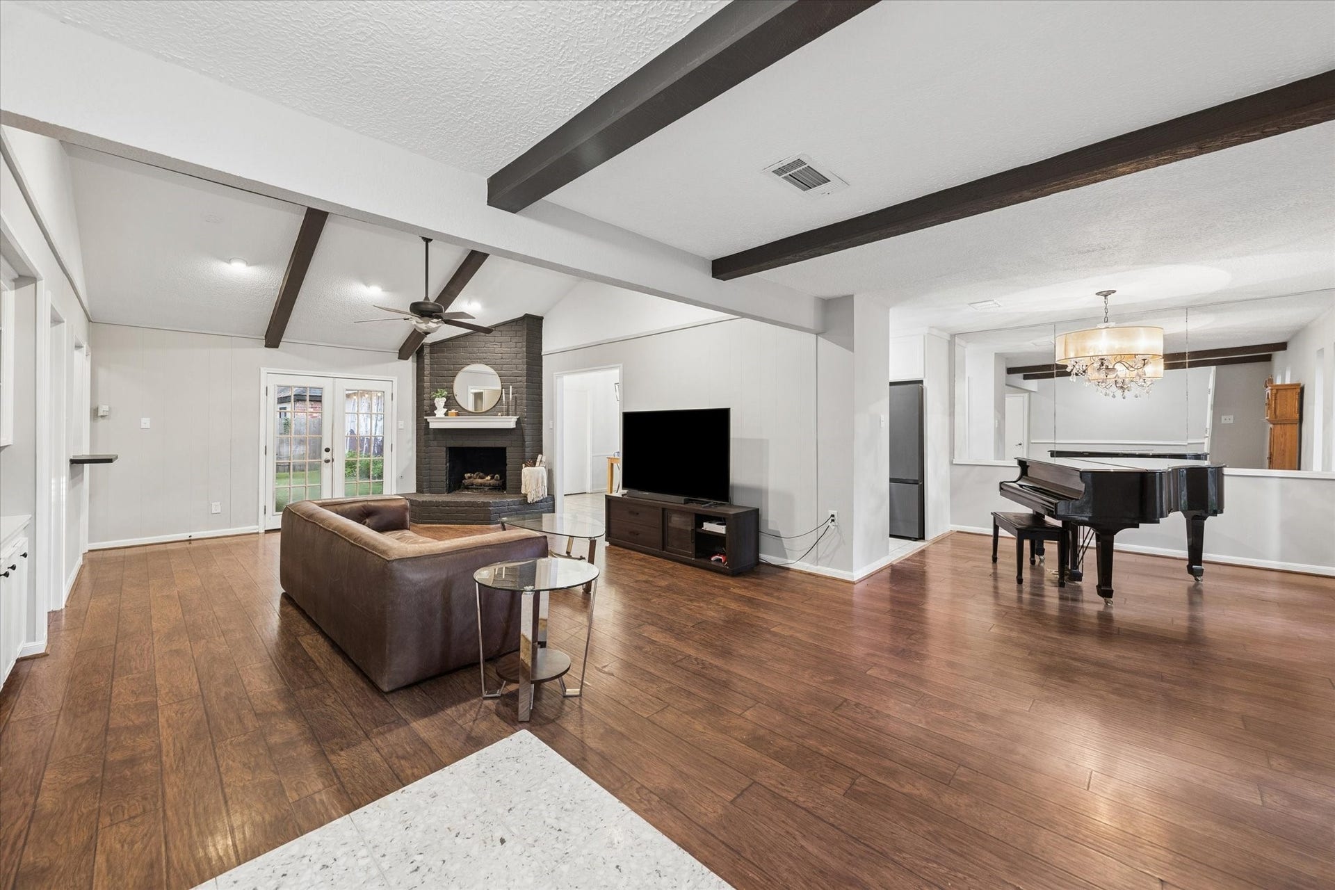 10411 Grassland Circle, Houston, TX 77070 Enter into your beautiful new home with vaulted ceilings, fresh designer paint, open floor plan, and French doors open to the private back yard.