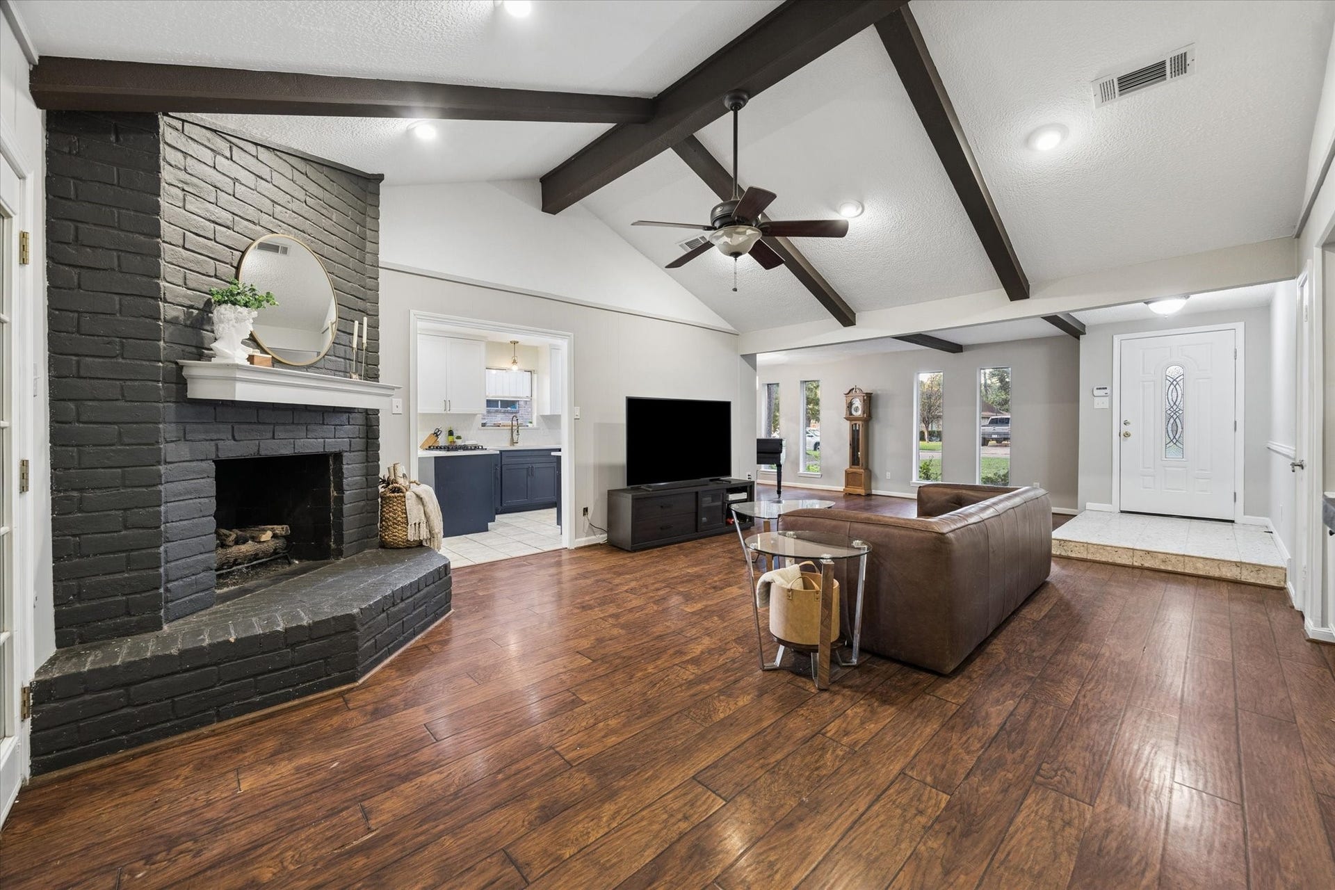 10411 Grassland Circle, Houston, TX 77070 Don't you love the contemporary color scheme? Peek into the kitchen and look out through the lovely tall windows in the dining room.