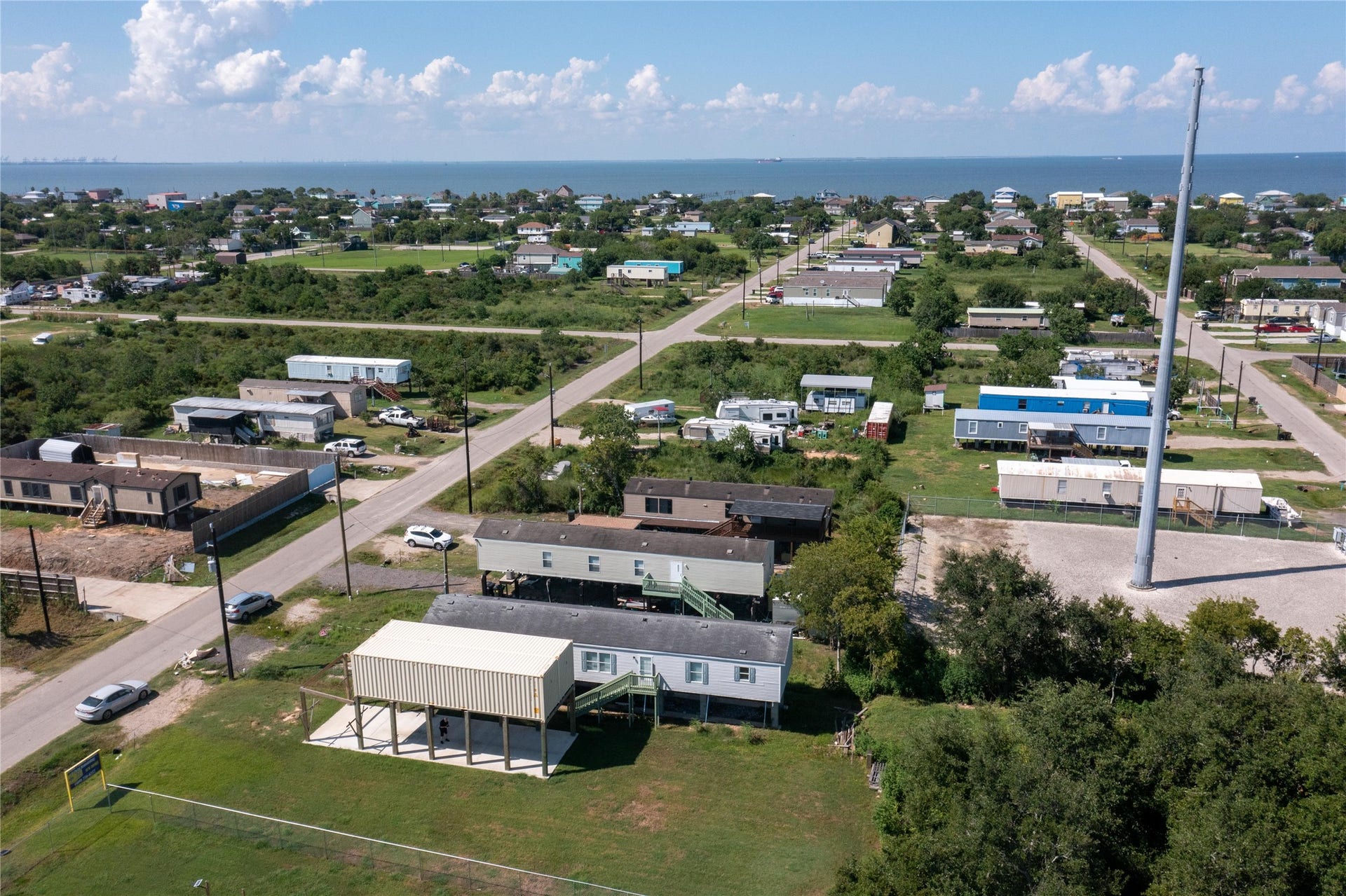 435 16th Street, San Leon, TX 77539 435 16th Street, San Leon, TX 77539