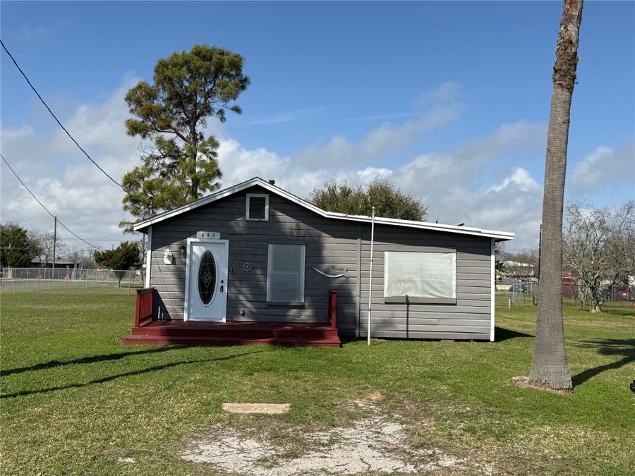 Property photo for 642 5th Street, San Leon, TX