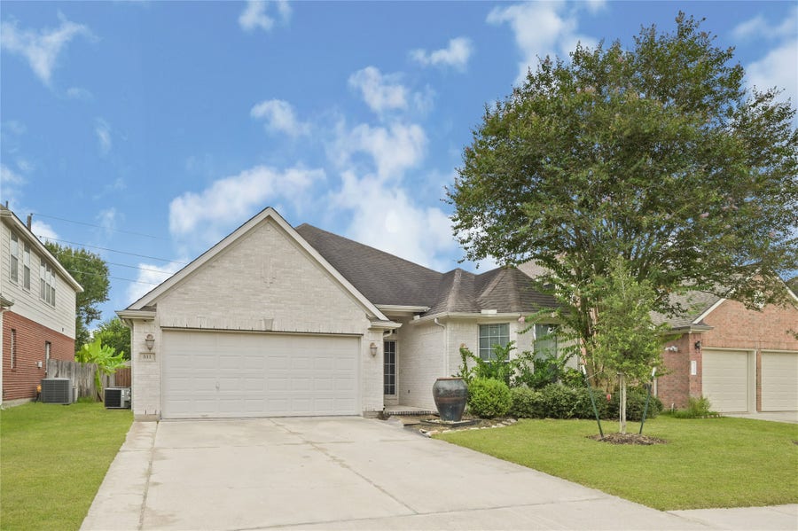 Property photo for 511 Nadia Way, Stafford, TX