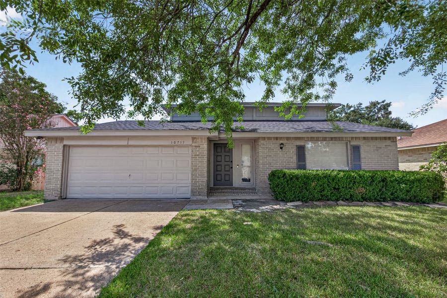 Property photo for 10711 Fallbrook Drive, Houston, TX