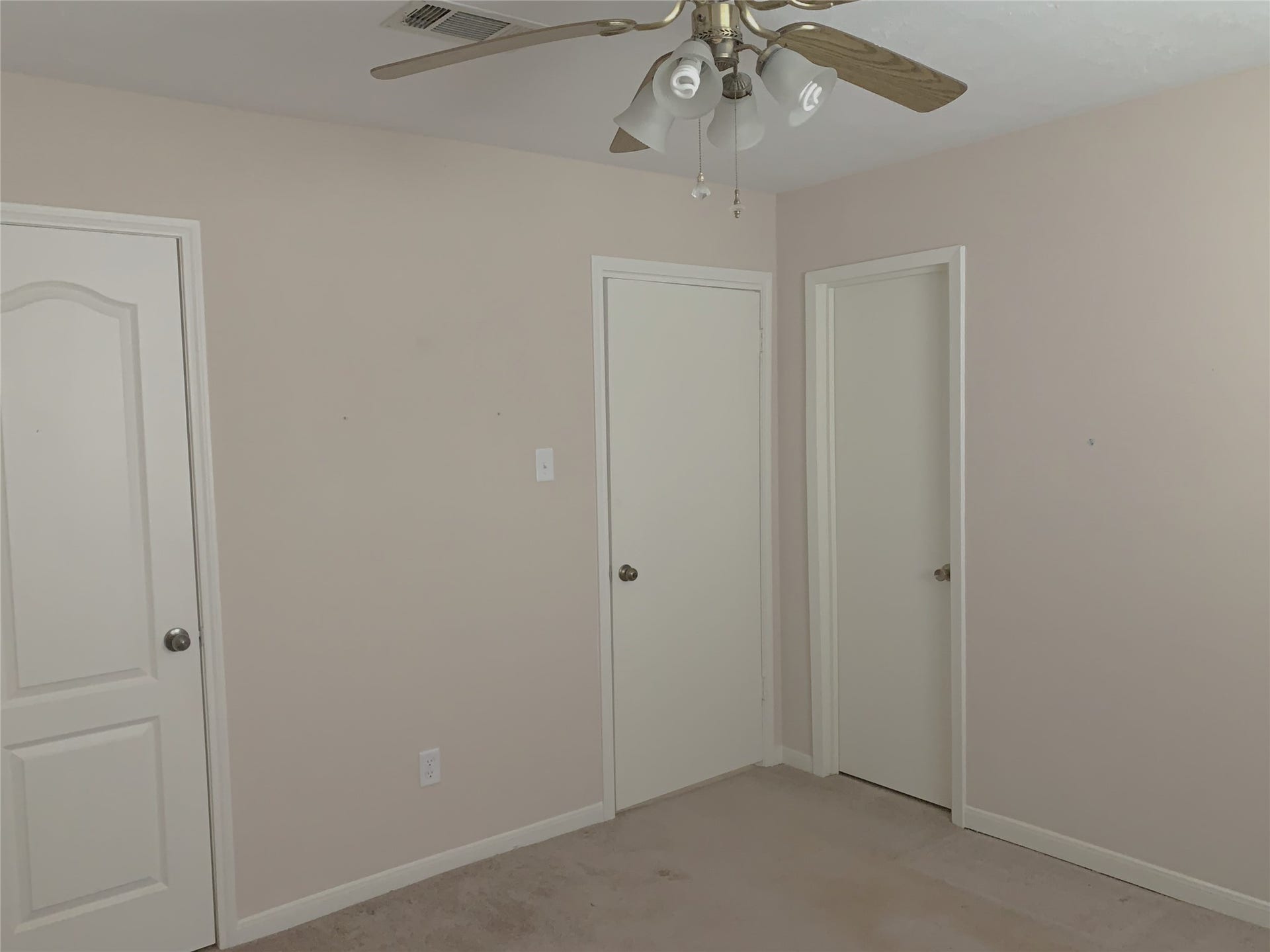 Bedroom that connects to hall bathroom
