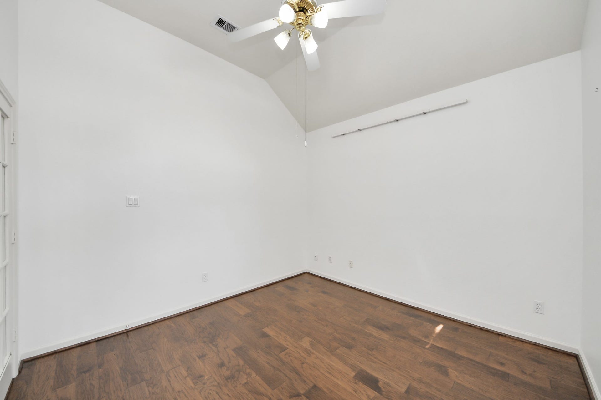 5815 Pheasant Ridge Lane, Houston, TX 77041 Bright and inviting room with vaulted ceilings, elegant hardwood flooring, and a ceiling fan, perfect for a cozy retreat or creative workspace.