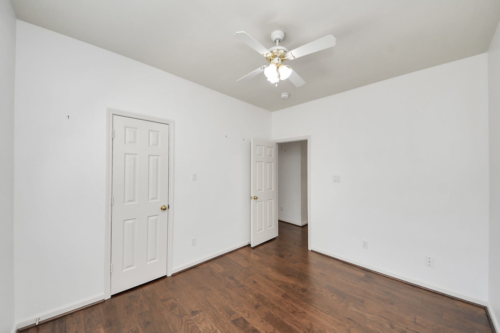 5815 Pheasant Ridge Lane, Houston, TX 77041 Bright and inviting room featuring hardwood floors, a ceiling fan, and ample natural light.