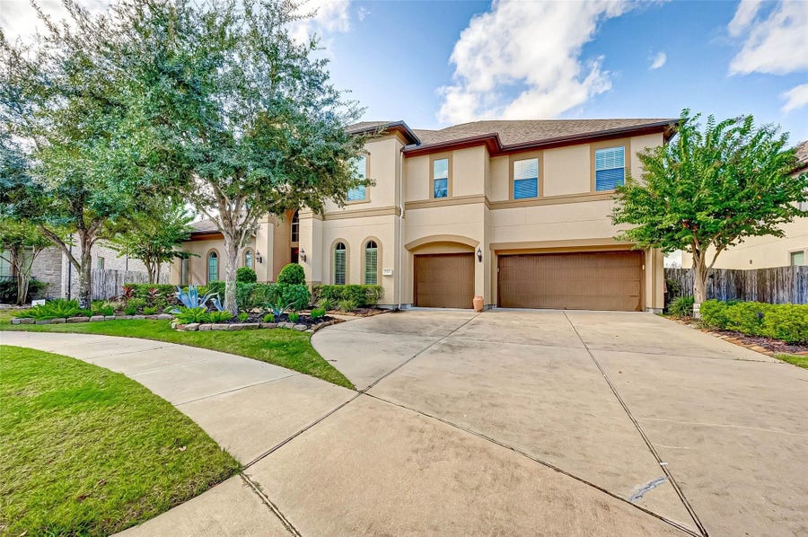 Property photo for 2914 Cotswold Lane, Sugar Land, TX