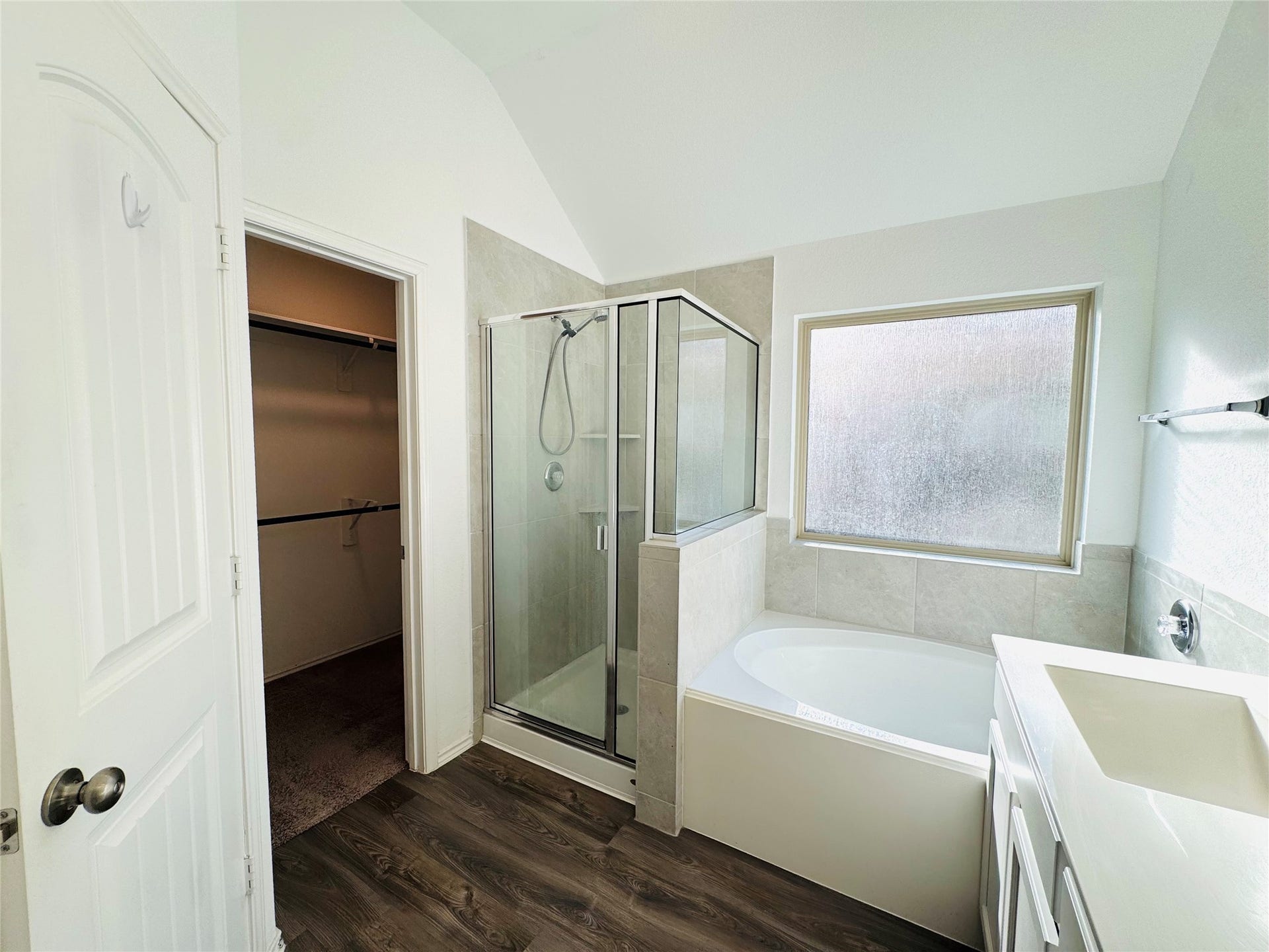 3535 Britton Burrow Way, Richmond, TX 77406 Primary bath with double vanities, separate tub & shower