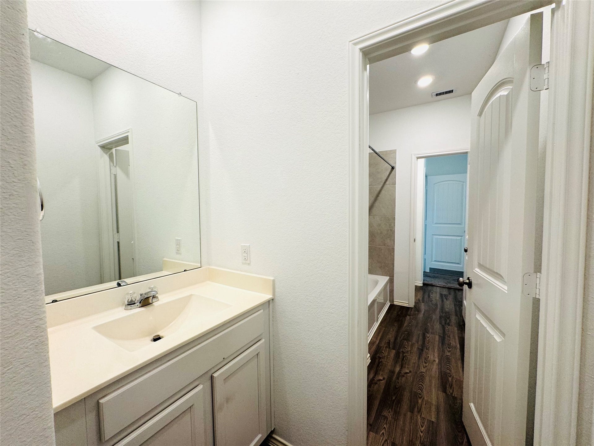 3535 Britton Burrow Way, Richmond, TX 77406 Jack n Jill full bath