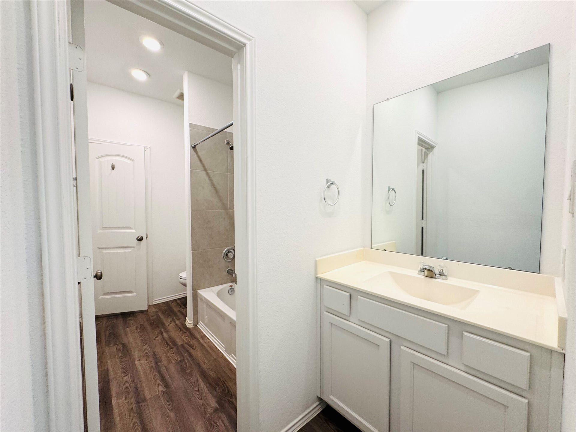 3535 Britton Burrow Way, Richmond, TX 77406 Jack n Jill full bath