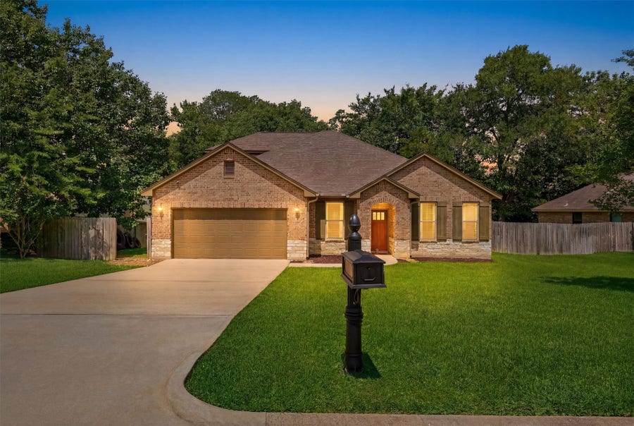 Property photo for 205 Kings Point Street, Conroe, TX