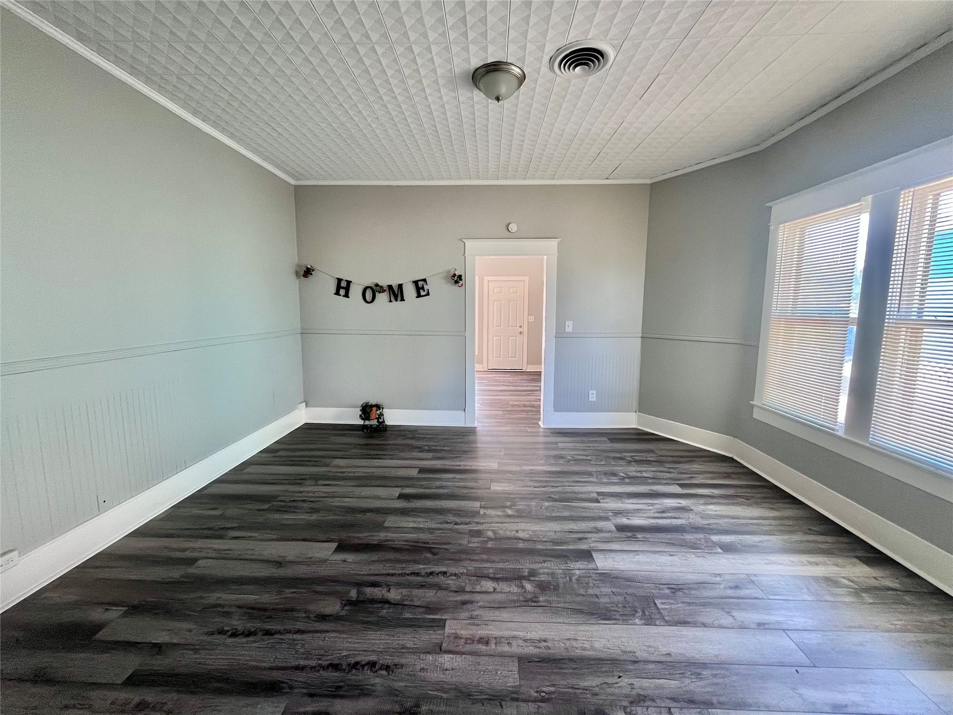 1211 W 2nd Street, Freeport, TX 77541 secondary living area
