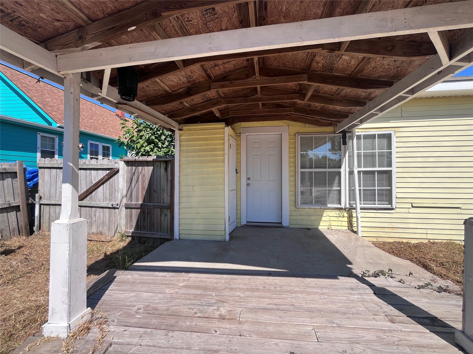 1211 W 2nd Street, Freeport, TX 77541 Back porch