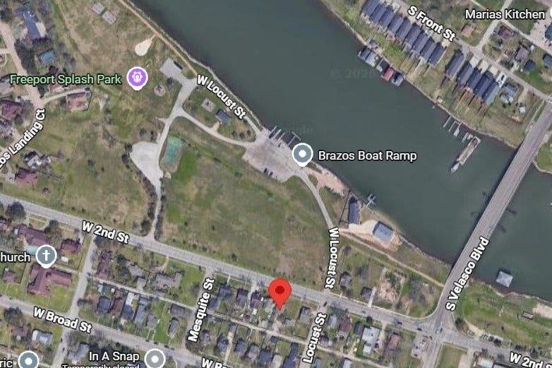 1211 W 2nd Street, Freeport, TX 77541 Location in relation to the river access