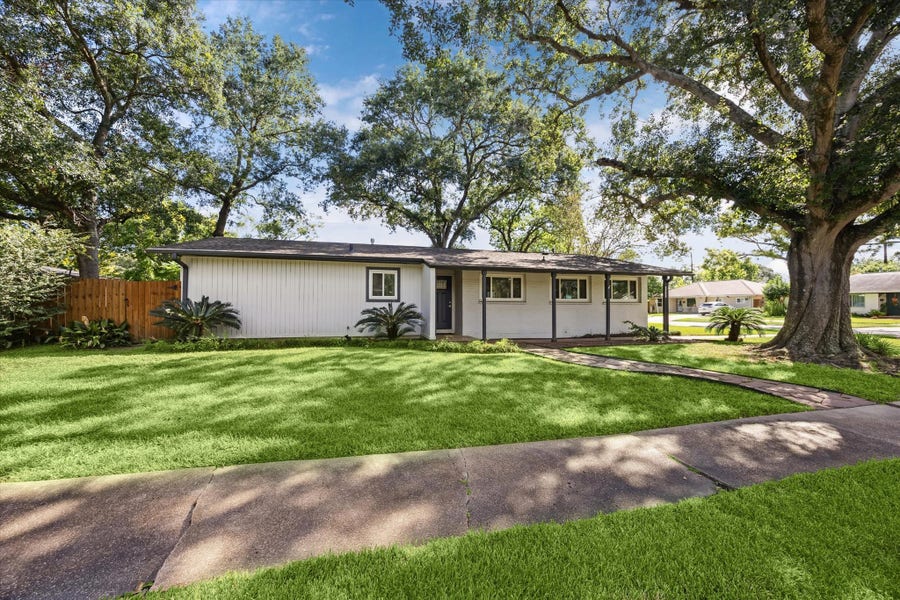 Property photo for 8621 Bob White Drive, Houston, TX
