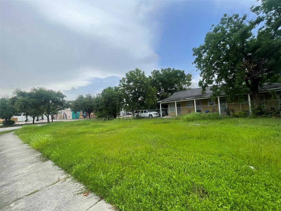 Property photo for 102 N Sampson Street, Houston, TX