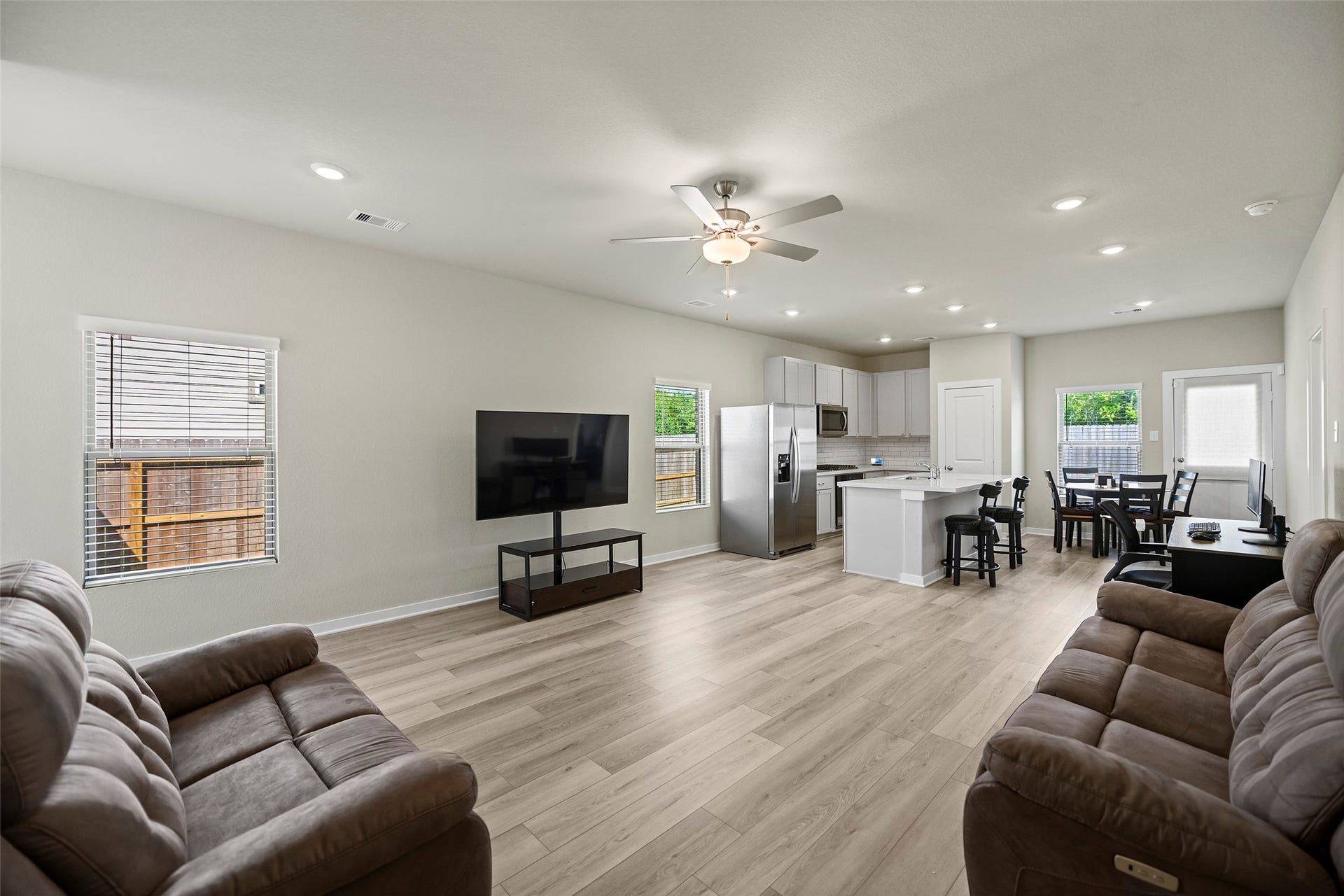 226 Orchard Laurel Drive, Alvin, TX 77511 226 Orchard Laurel Drive, Alvin, TX 77511