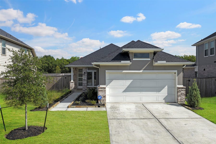 Property photo for 226 Orchard Laurel Drive, Alvin, TX