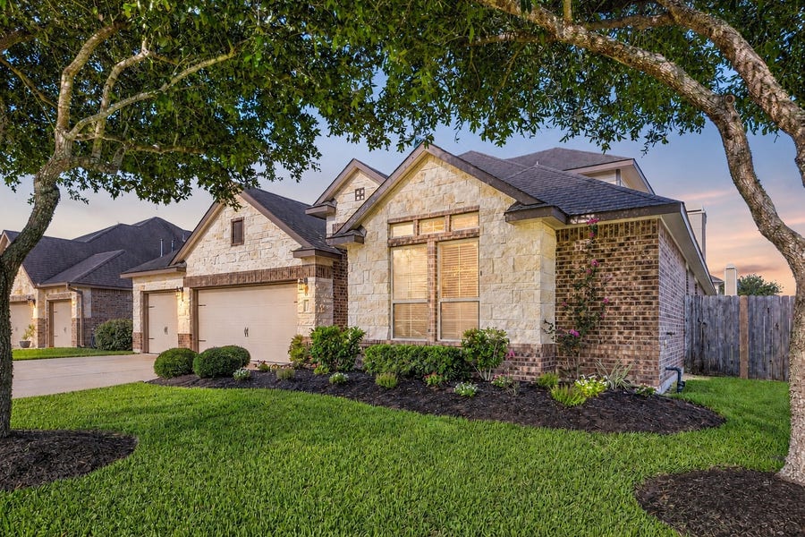 Property photo for 732 Somerset Landing Lane, League City, TX