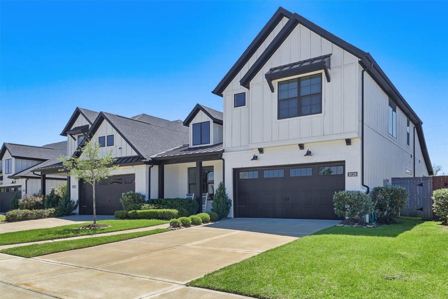 Property photo for 10126 Water Harbor Drive, Missouri City, TX