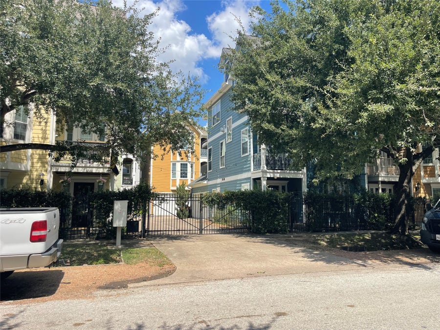 Property photo for 219 W 27th Street, #D, Houston, TX