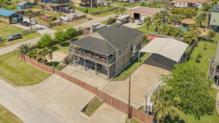 Property photo for 939 8th Street, Dickinson, TX