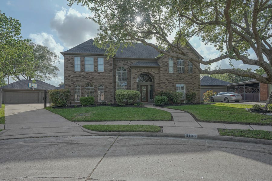 Property photo for 2108 Lakeway Drive, League City, TX