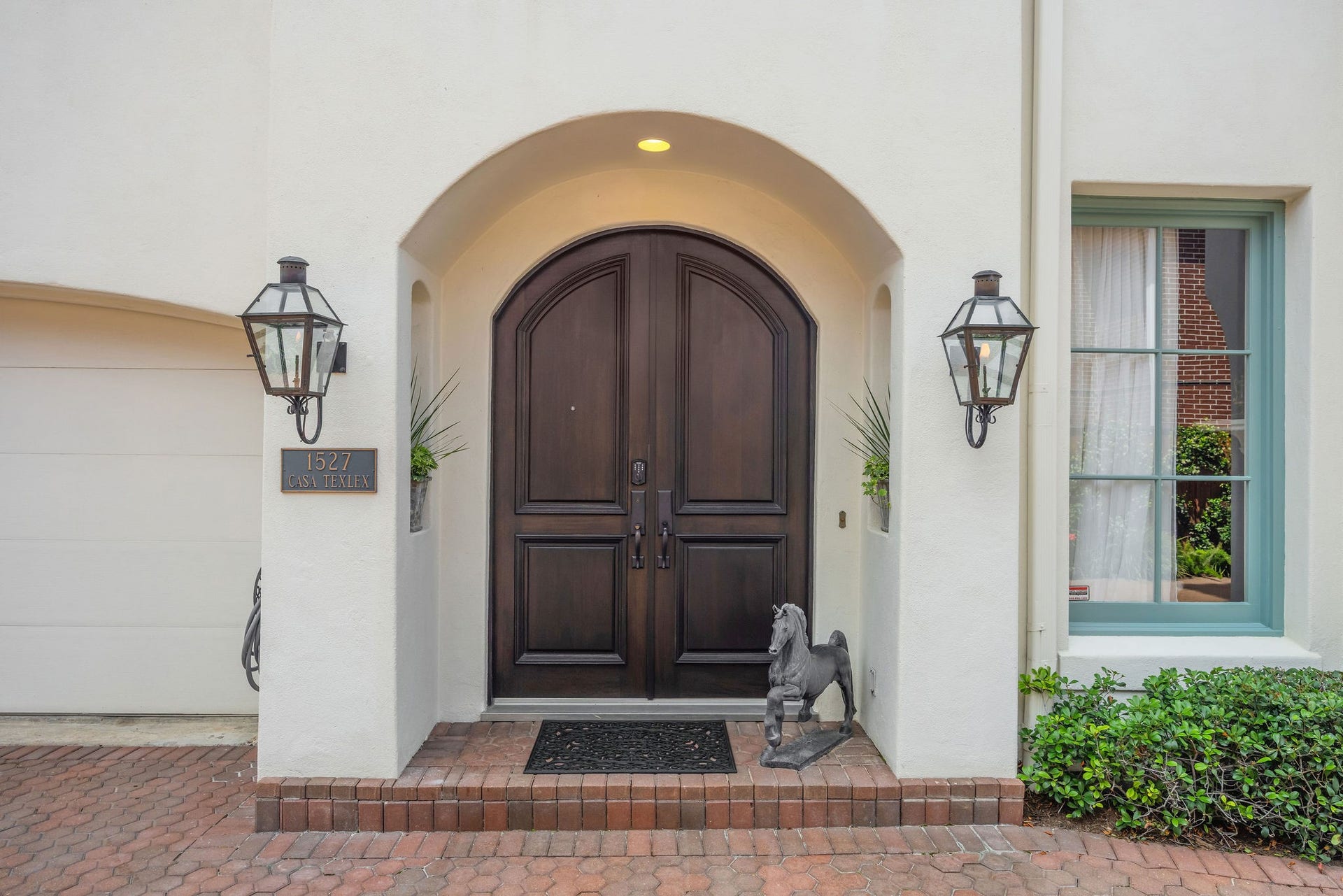1527 Potomac Drive, Houston, TX 77057 1527 Potomac Drive, Houston, TX 77057