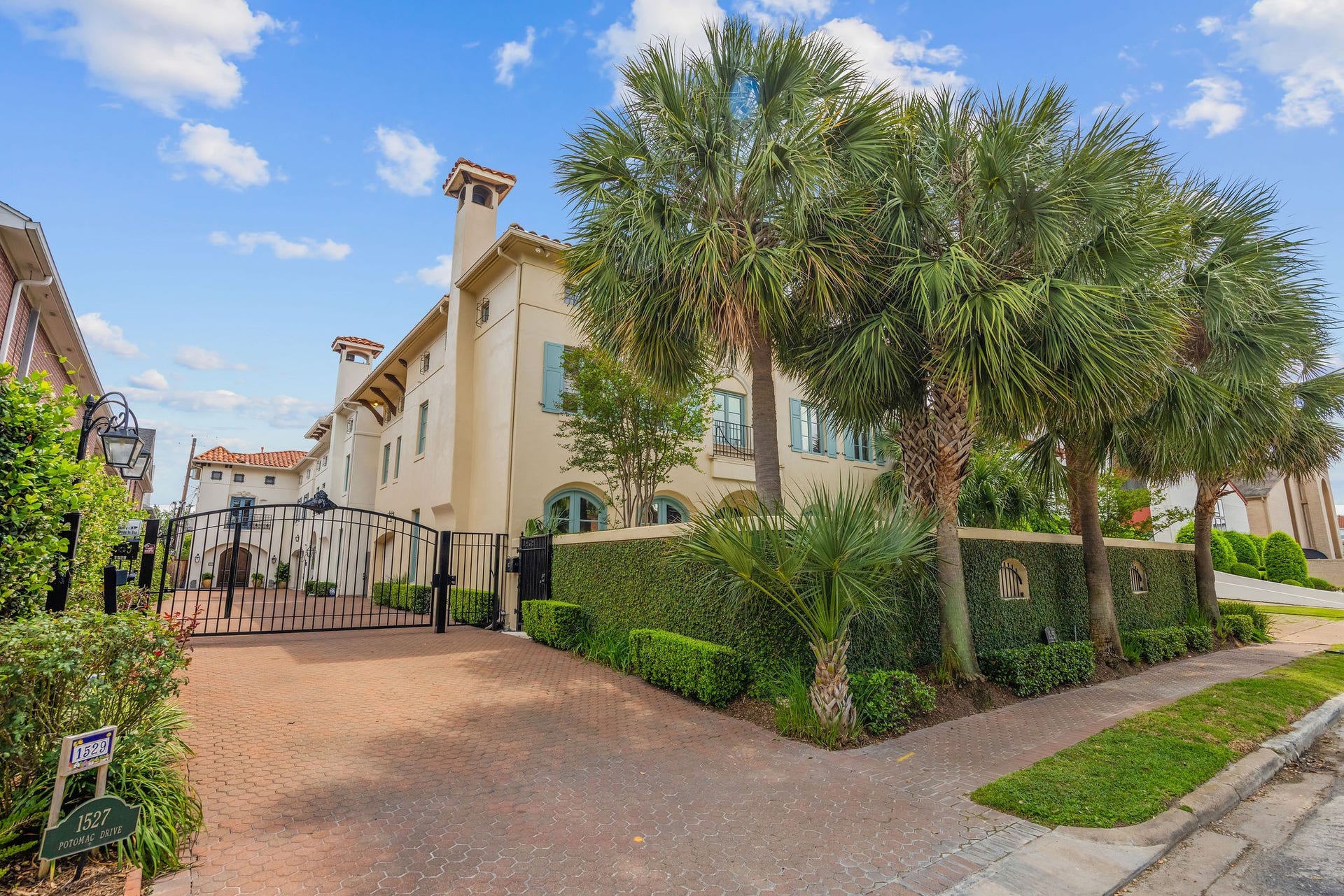 1527 Potomac Drive, Houston, TX 77057 1527 Potomac Drive, Houston, TX 77057