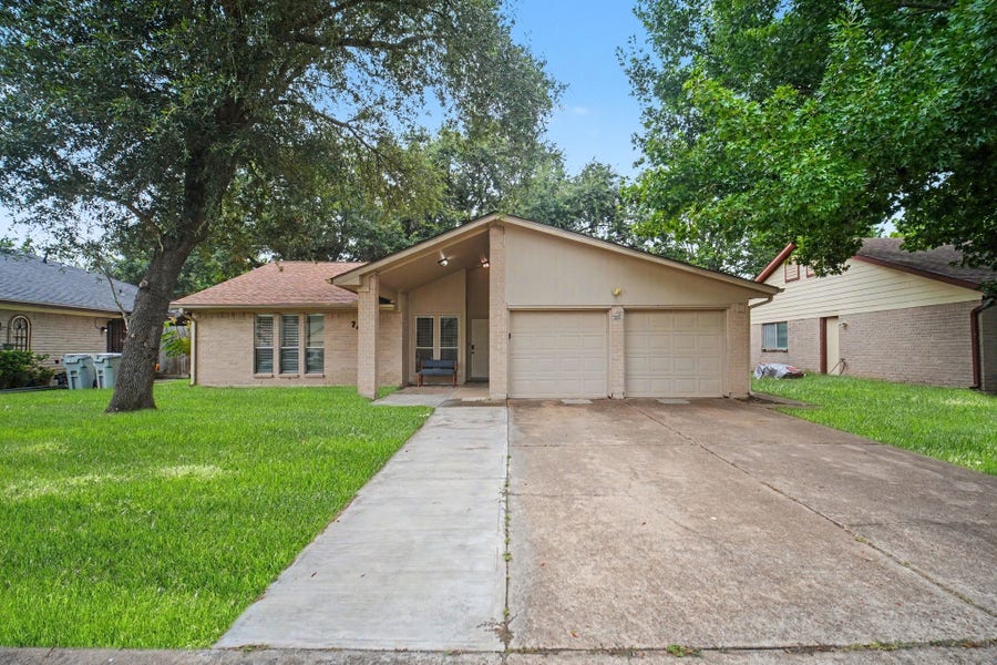 Property photo for 7419 Shady Vale Lane, Houston, TX