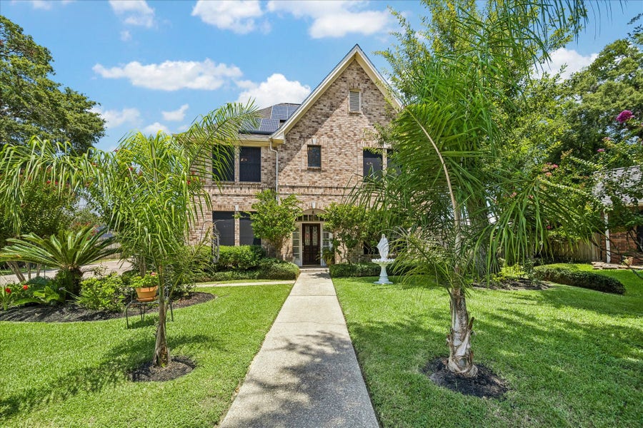 Property photo for 226 Rollingwood Circle, Baytown, TX