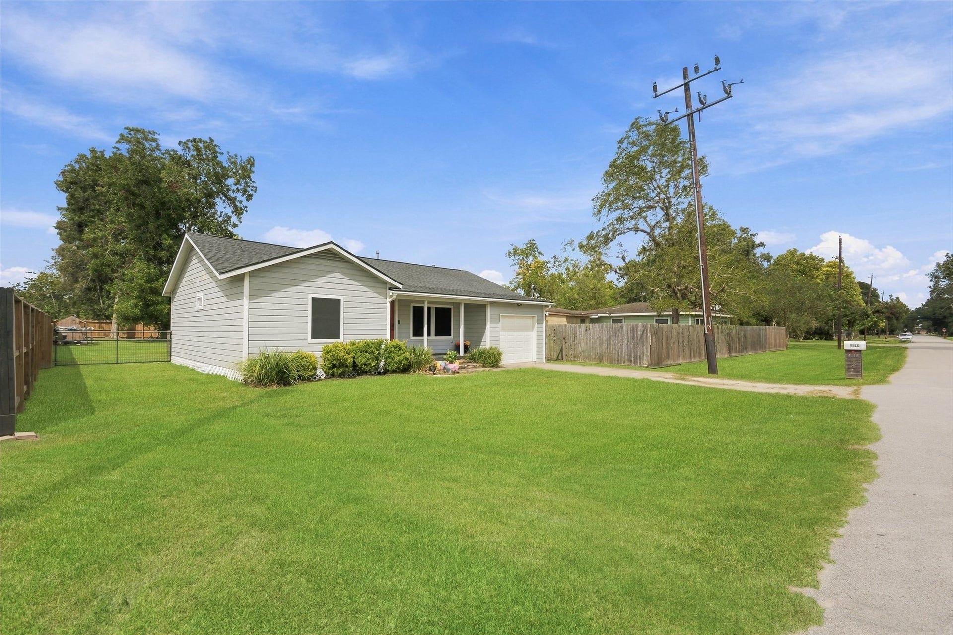 4110 Peck Street, Santa Fe, TX 77517 4110 Peck Street, Santa Fe, TX 77517